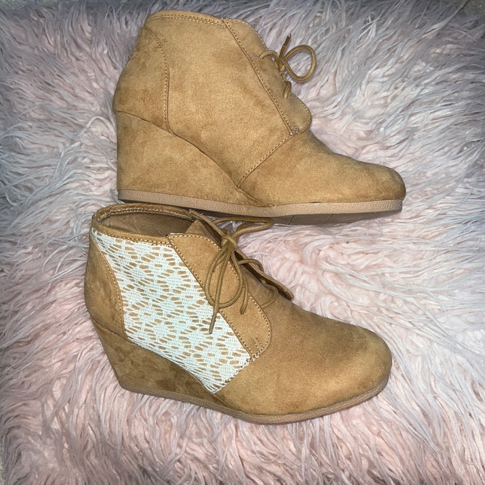 Maurices Wedge Booties Faux Suede Lace Details Ankle Boots Shoes Womens Size 7.5